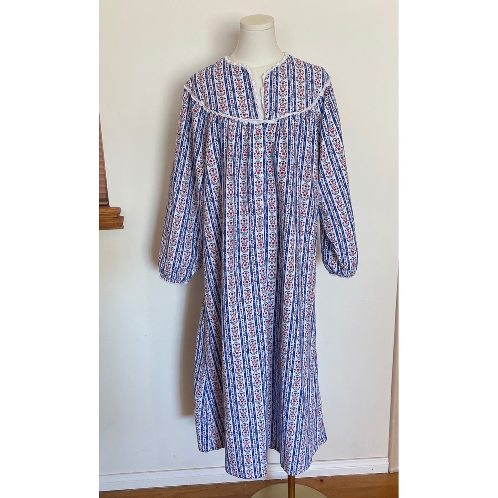 Lanz of Salzburg Warm Cotton Flannel Nightgown Floral Hearts Lace Trim Pajamas